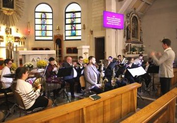 PIEŚNI PATRIOTYCZNE Z UDZIAŁEM ORKIESTRY DĘTEJ W ROPIE